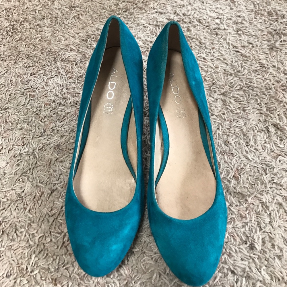 COPY - ALDO  Teal suede pumps.